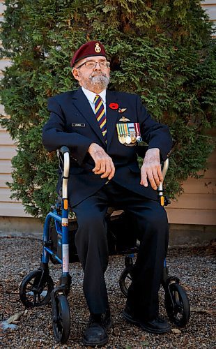 MIKE DEAL / WINNIPEG FREE PRESS
Korean War veteran, Michael Czuboka, outside his care home, Thorvaldson Care Center, Tuesday morning. 
See Kevin Rollason 49.8 story
201103 - Tuesday, November 03, 2020.