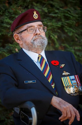 MIKE DEAL / WINNIPEG FREE PRESS
Korean War veteran, Michael Czuboka, outside his care home, Thorvaldson Care Center, Tuesday morning. 
See Kevin Rollason 49.8 story
201103 - Tuesday, November 03, 2020.