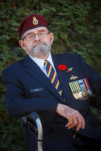 MIKE DEAL / WINNIPEG FREE PRESS
Korean War veteran, Michael Czuboka, outside his care home, Thorvaldson Care Center, Tuesday morning. 
See Kevin Rollason 49.8 story
201103 - Tuesday, November 03, 2020.