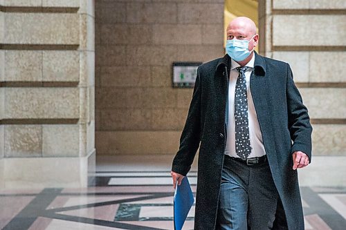 MIKAELA MACKENZIE / WINNIPEG FREE PRESS

Dr. Brent Roussin, chief provincial public health officer, walks through the Manitoba Legislative Building in Winnipeg on Wednesday, Nov. 4, 2020. For --- story.

Winnipeg Free Press 2020