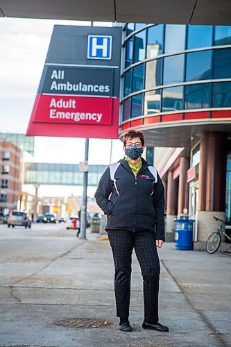 MIKAELA MACKENZIE / WINNIPEG FREE PRESS

Darlene Jackson, president of the Manitoba Nurses Union, poses for a portrait in front of the Health Sciences Centre in Winnipeg on Wednesday, Nov. 4, 2020. For Dylan story.

Winnipeg Free Press 2020