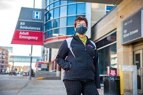 MIKAELA MACKENZIE / WINNIPEG FREE PRESS

Darlene Jackson, president of the Manitoba Nurses Union, poses for a portrait in front of the Health Sciences Centre in Winnipeg on Wednesday, Nov. 4, 2020. For Dylan story.

Winnipeg Free Press 2020