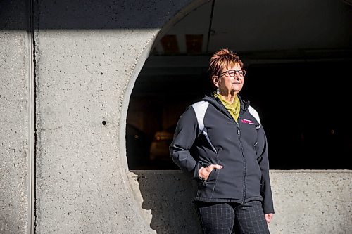 MIKAELA MACKENZIE / WINNIPEG FREE PRESS

Darlene Jackson, president of the Manitoba Nurses Union, poses for a portrait in front of the Health Sciences Centre in Winnipeg on Wednesday, Nov. 4, 2020. For Dylan story.

Winnipeg Free Press 2020