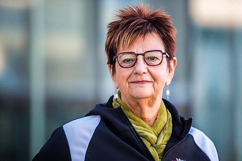 MIKAELA MACKENZIE / WINNIPEG FREE PRESS

Darlene Jackson, president of the Manitoba Nurses Union, poses for a portrait in front of the Health Sciences Centre in Winnipeg on Wednesday, Nov. 4, 2020. For Dylan story.

Winnipeg Free Press 2020