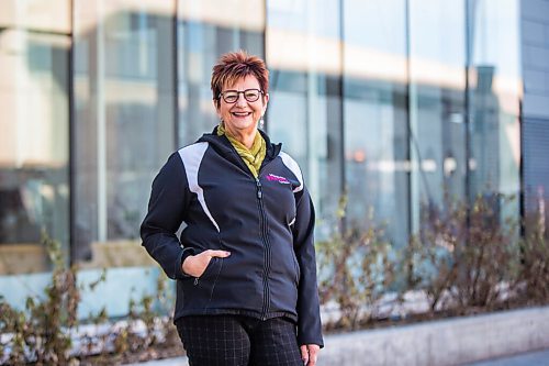 MIKAELA MACKENZIE / WINNIPEG FREE PRESS

Darlene Jackson, president of the Manitoba Nurses Union, poses for a portrait in front of the Health Sciences Centre in Winnipeg on Wednesday, Nov. 4, 2020. For Dylan story.

Winnipeg Free Press 2020