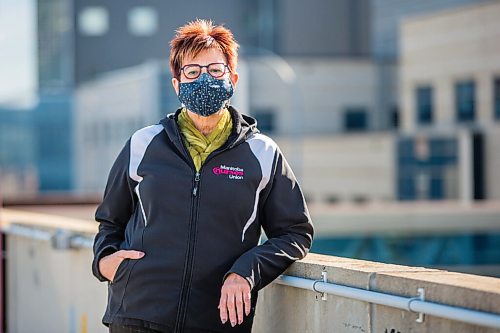 MIKAELA MACKENZIE / WINNIPEG FREE PRESS

Darlene Jackson, president of the Manitoba Nurses Union, poses for a portrait in front of the Health Sciences Centre in Winnipeg on Wednesday, Nov. 4, 2020. For Dylan story.

Winnipeg Free Press 2020