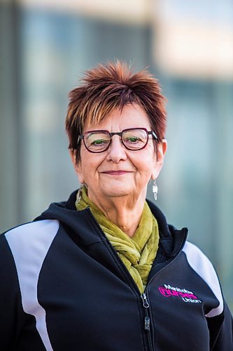 MIKAELA MACKENZIE / WINNIPEG FREE PRESS

Darlene Jackson, president of the Manitoba Nurses Union, poses for a portrait in front of the Health Sciences Centre in Winnipeg on Wednesday, Nov. 4, 2020. For Dylan story.

Winnipeg Free Press 2020