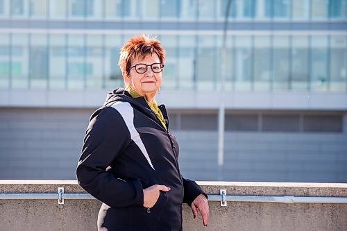 MIKAELA MACKENZIE / WINNIPEG FREE PRESS

Darlene Jackson, president of the Manitoba Nurses Union, poses for a portrait in front of the Health Sciences Centre in Winnipeg on Wednesday, Nov. 4, 2020. For Dylan story.

Winnipeg Free Press 2020