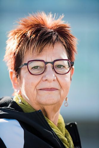 MIKAELA MACKENZIE / WINNIPEG FREE PRESS

Darlene Jackson, president of the Manitoba Nurses Union, poses for a portrait in front of the Health Sciences Centre in Winnipeg on Wednesday, Nov. 4, 2020. For Dylan story.

Winnipeg Free Press 2020