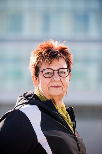 MIKAELA MACKENZIE / WINNIPEG FREE PRESS

Darlene Jackson, president of the Manitoba Nurses Union, poses for a portrait in front of the Health Sciences Centre in Winnipeg on Wednesday, Nov. 4, 2020. For Dylan story.

Winnipeg Free Press 2020