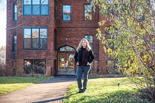 MIKAELA MACKENZIE / WINNIPEG FREE PRESS

Lindsey Mazur poses for a portrait in front of her Wolseley apartment building in Winnipeg on Wednesday, Nov. 4, 2020. Massive rent increases are leaving some scrambling. For Malak story.

Winnipeg Free Press 2020