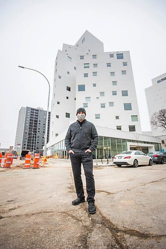 MIKAELA MACKENZIE / WINNIPEG FREE PRESS

Jeremy Read, CEO of the U of W Community Renewal Corporation, poses for a portrait in front of the Muse Flats housing project in Winnipeg on Thursday, Nov. 5, 2020. For --- story.

Winnipeg Free Press 2020