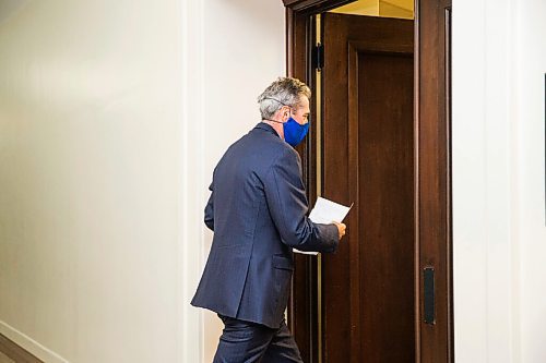 MIKAELA MACKENZIE / WINNIPEG FREE PRESS

Premier Brian Pallister walks in to speak to the media about additional enforcement measures designed to curb the spread of COVID-19 at the Manitoba Legislative Building in Winnipeg on Thursday, Nov. 5, 2020. For Carol Sanders story.

Winnipeg Free Press 2020