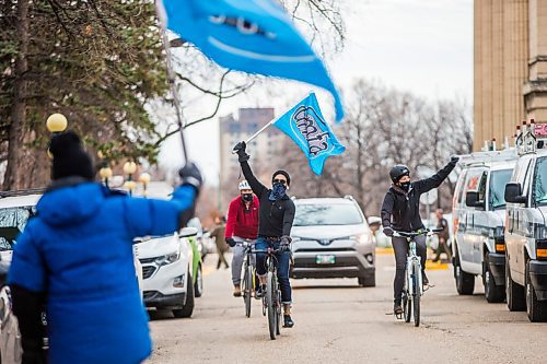 MIKAELA MACKENZIE / WINNIPEG FREE PRESS

University of Manitoba faculty hold a honk-a-thon at the Manitoba Legislative Building in Winnipeg on Thursday, Nov. 5, 2020. For --- story.

Winnipeg Free Press 2020