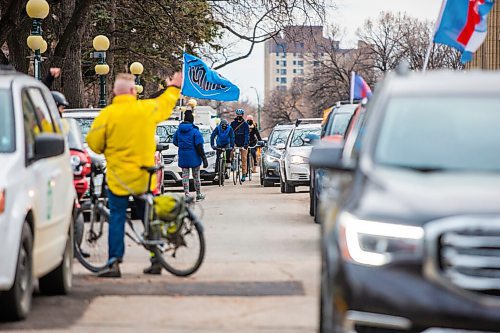 MIKAELA MACKENZIE / WINNIPEG FREE PRESS

University of Manitoba faculty hold a honk-a-thon at the Manitoba Legislative Building in Winnipeg on Thursday, Nov. 5, 2020. For --- story.

Winnipeg Free Press 2020