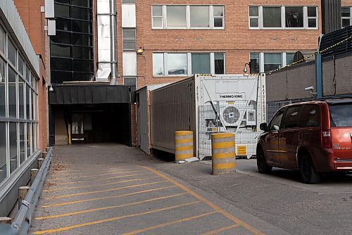 JESSE BOILY  / WINNIPEG FREE 
A refrigerator unit outside the Health Science Centres McDermot entrance on Friday. Friday, Nov. 6, 2020.
Reporter: