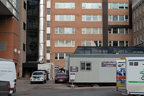 JESSE BOILY  / WINNIPEG FREE 
A refrigerator unit outside the Health Science Centres McDermot entrance on Friday. Friday, Nov. 6, 2020.
Reporter: