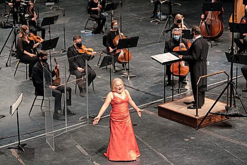 JESSE BOILY  / WINNIPEG FREE PRESS
Tracy Dahl performs at the Sopranos of Winnipeg live-streamed concert in the Centennial Concert Hall on Saturday. Saturday, Nov. 7, 2020.
Reporter: