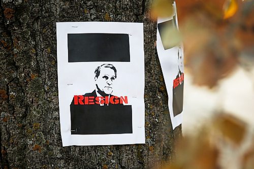 JOHN WOODS / WINNIPEG FREE PRESS
Signs calling for Manitoba health minister Cameron Friesens resignation are photographed outside Maples Personal Care Home Sunday, November 8, 2020. The private care home has had multiple deaths due to COVID-19.

Reporter: Thorpe