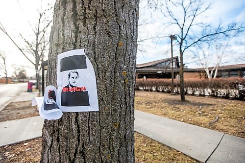 MIKAELA MACKENZIE / WINNIPEG FREE PRESS

Posters call for the health minister's resignation outside of the Maples long term care home in Winnipeg on Monday, Nov. 9, 2020. For --- story.

Winnipeg Free Press 2020