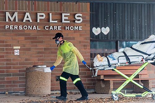 MIKAELA MACKENZIE / WINNIPEG FREE PRESS

The Stretcher Service of Manitoba wheels a gurney into the building at the Maples long term care home in Winnipeg on Monday, Nov. 9, 2020. For --- story.

Winnipeg Free Press 2020