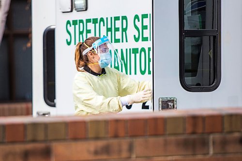 MIKAELA MACKENZIE / WINNIPEG FREE PRESS

The Stretcher Service of Manitoba outside of the Maples long term care home in Winnipeg on Monday, Nov. 9, 2020. For --- story.

Winnipeg Free Press 2020