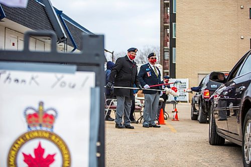 MIKAELA MACKENZIE / WINNIPEG FREE PRESS

William Terfry (left) and Glen Napady offer poppies and donation containers on socially-distanced poles at a poppy drive-through at the Charleswood Legion in Winnipeg on Monday, Nov. 9, 2020. Standup.

Winnipeg Free Press 2020