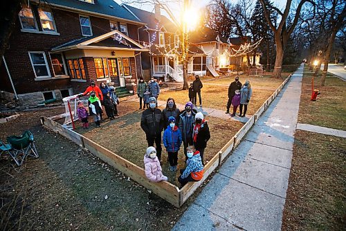 JOHN WOODS / WINNIPEG FREE PRESS
Doug Hemmerling and his family, centre, and their neighbour families from left Epp, Rosenblat, Foo and Funke-Minkevich are photographed with their 3 yard home rink Monday, November 9, 2020. Many families plan on building their own rinks to get through the winter and COVID-19 restrictions.

Reporter: Ben