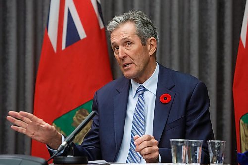 MIKE DEAL / WINNIPEG FREE PRESS
Premier Brian Pallister and Dr. Brent Roussin, chief provincial public health officer, announce that the whole province is going to code red on the pandemic response system during a Tuesday morning media conference at the Manitoba Legislative building.
201110 - Tuesday, November 10, 2020.