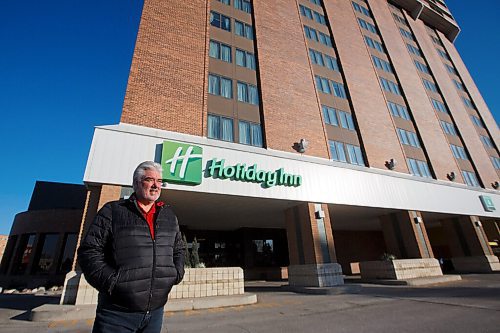 MIKE DEAL / WINNIPEG FREE PRESS
Bruce MacKay is the general manager of the Holiday Inn Airport West Hotel. MacKay's hotel went from 150 employees to about 12 today.
See Martin Cash story
201110 - Tuesday, November 10, 2020.