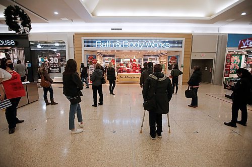 JOHN WOODS / WINNIPEG FREE PRESS
Shoppers hit the stores at Kildonan Place in Winnipeg Wednesday, November 11, 2020. COVID-19 lock-down kicks in tomorrow.

Reporter: Jay