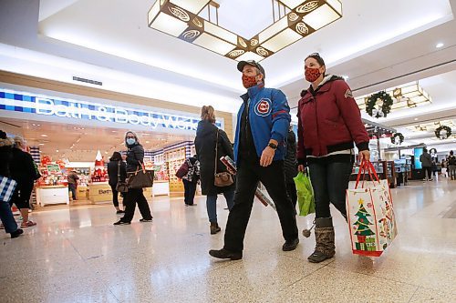 JOHN WOODS / WINNIPEG FREE PRESS
Shoppers hit the stores at Kildonan Place in Winnipeg Wednesday, November 11, 2020. COVID-19 lock-down kicks in tomorrow.

Reporter: Jay