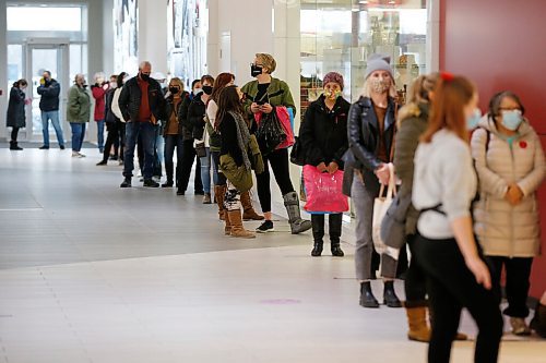 JOHN WOODS / WINNIPEG FREE PRESS
Shoppers hit the stores at Kildonan Place in Winnipeg Wednesday, November 11, 2020. COVID-19 lock-down kicks in tomorrow.

Reporter: Jay