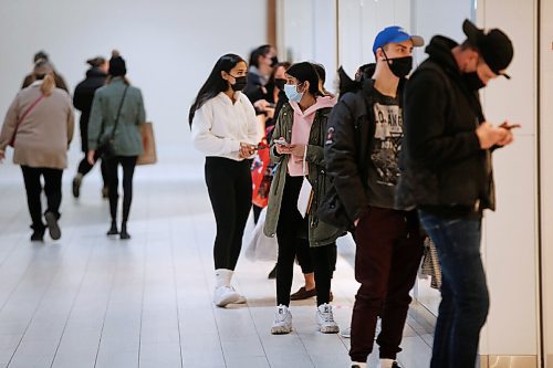 JOHN WOODS / WINNIPEG FREE PRESS
Shoppers hit the stores at Kildonan Place in Winnipeg Wednesday, November 11, 2020. COVID-19 lock-down kicks in tomorrow.

Reporter: Jay