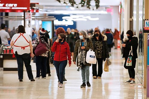 JOHN WOODS / WINNIPEG FREE PRESS
Shoppers hit the stores at Kildonan Place in Winnipeg Wednesday, November 11, 2020. COVID-19 lock-down kicks in tomorrow.

Reporter: Jay