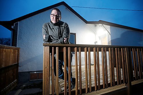 JOHN WOODS / WINNIPEG FREE PRESS
Katy Harmer, who lived alone and was so concerned about the next month of COVID-19 isolation that she decided to move in with a friend, is photographed at his apartment in Winnipeg Wednesday, November 11, 2020. 

Reporter: Sarah