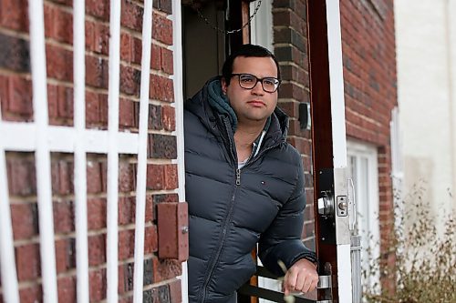 JOHN WOODS / WINNIPEG FREE PRESS
Luke Filipowicz, who lives alone and is concerned about the next month of COVID-19 isolation, is photographed at his apartment in Winnipeg Wednesday, November 11, 2020. 

Reporter: Sarah