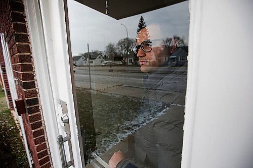 JOHN WOODS / WINNIPEG FREE PRESS
Luke Filipowicz, who lives alone and is concerned about the next month of COVID-19 isolation, is photographed at his apartment in Winnipeg Wednesday, November 11, 2020. 

Reporter: Sarah