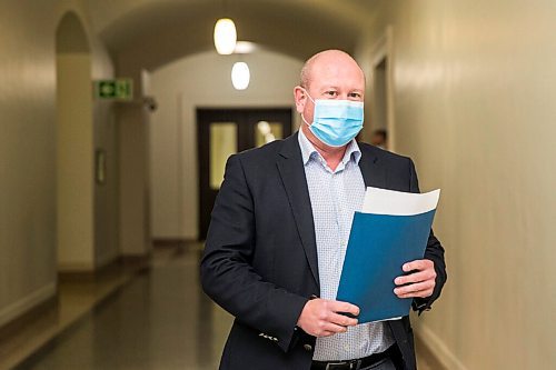 MIKAELA MACKENZIE / WINNIPEG FREE PRESS

Dr. Brent Roussin, chief public health officer, walks in to speak to the media at the Manitoba Legislative Building in Winnipeg on Thursday, Nov. 12, 2020. For Carol Sanders story.

Winnipeg Free Press 2020