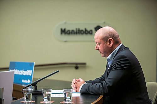 MIKAELA MACKENZIE / WINNIPEG FREE PRESS

Dr. Brent Roussin, chief public health officer, speaks to the media at the Manitoba Legislative Building in Winnipeg on Thursday, Nov. 12, 2020. For Carol Sanders story.

Winnipeg Free Press 2020