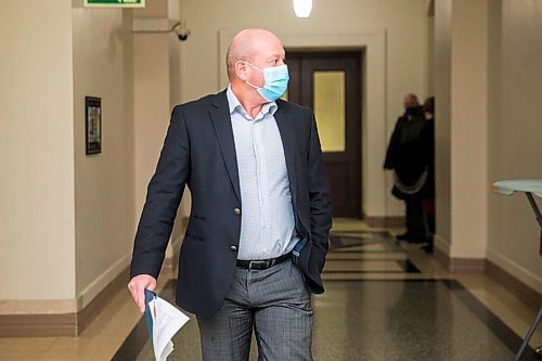 MIKAELA MACKENZIE / WINNIPEG FREE PRESS

Dr. Brent Roussin, chief public health officer, walks in to speak to the media at the Manitoba Legislative Building in Winnipeg on Thursday, Nov. 12, 2020. For Carol Sanders story.

Winnipeg Free Press 2020