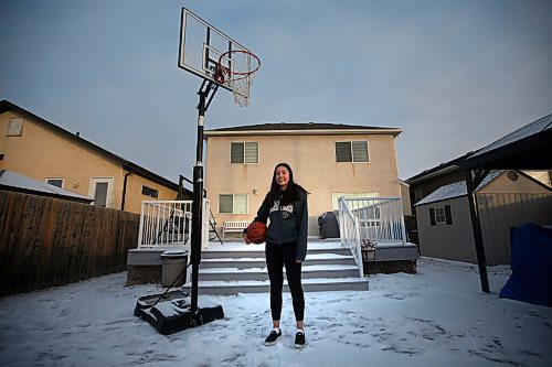 JOHN WOODS / WINNIPEG FREE PRESS
Izzy Marquez, University of Manitoba Bisons basketball player, practises in the her backyard in Winnipeg Thursday, November 12, 2020. COVID-19 restrictions are not allowing freshman university athletes the full student-athlete experience.

Reporter: Allen