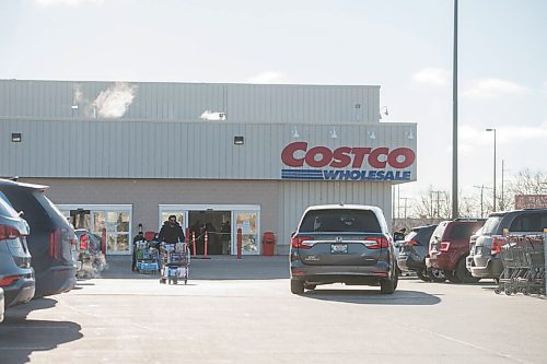 Mike Sudoma / Winnipeg Free Press
Shoppers come out of Costco, ready to unload their full shopping carts as they stock up during the code red lockdown in Winnipeg Monday afternoon
November 16, 2020