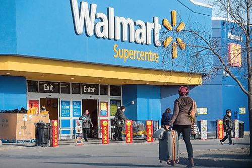 Mike Sudoma / Winnipeg Free Press
Shoppers head in and out of Walmart as they shop during the code red lockdown in Winnipeg Monday afternoon
November 16, 2020