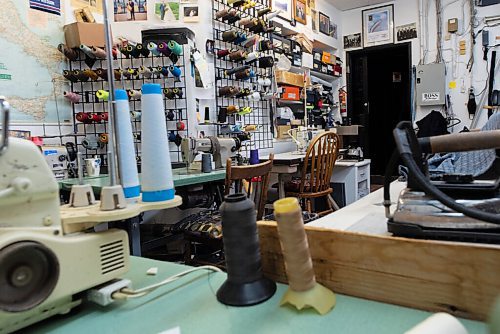 JESSE BOILY  / WINNIPEG FREE PRESS
The tailor shop at Hanford-Drewitt, a  clothing store for men that has been in business since 1948. Tuesday, Nov. 17, 2020.
Reporter: Dave Sanderson