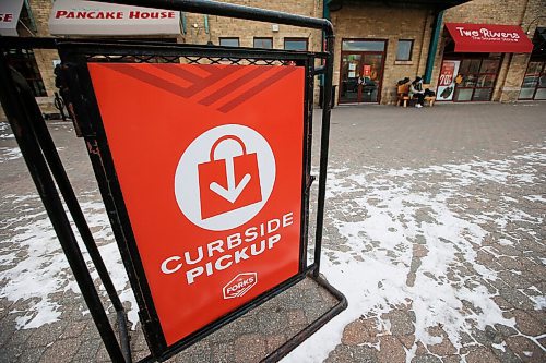 JOHN WOODS / WINNIPEG FREE PRESS
The Forks traffic has dropped dramatically during COVID-19 red restrictions in Winnipeg Tuesday, November 17, 2020. 

Reporter: Ben