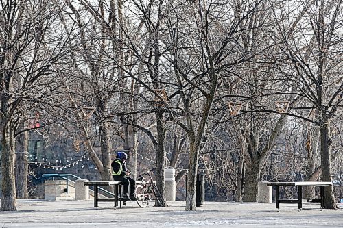 JOHN WOODS / WINNIPEG FREE PRESS
The Forks traffic has dropped dramatically during COVID-19 red restrictions in Winnipeg Tuesday, November 17, 2020. 

Reporter: Ben