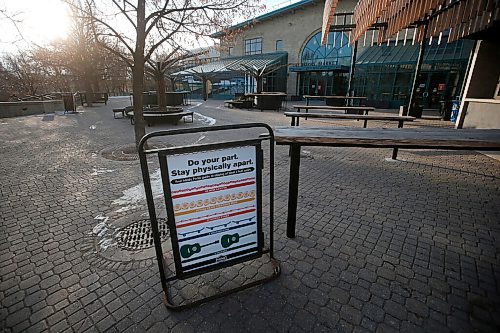 JOHN WOODS / WINNIPEG FREE PRESS
The Forks traffic has dropped dramatically during COVID-19 red restrictions in Winnipeg Tuesday, November 17, 2020. 

Reporter: Ben