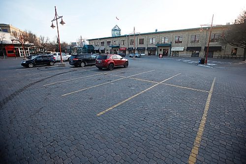 JOHN WOODS / WINNIPEG FREE PRESS
The Forks traffic has dropped dramatically during COVID-19 red restrictions in Winnipeg Tuesday, November 17, 2020. 

Reporter: Ben