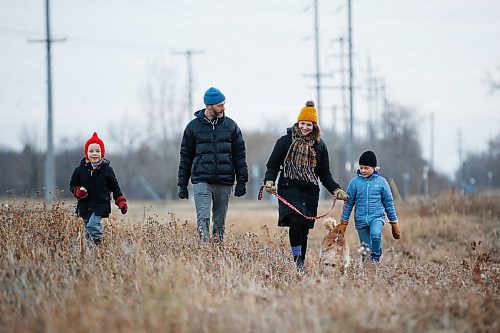JOHN WOODS / WINNIPEG FREE PRESS
Stacy Cardigan Smith and her partner Casey Norman with their children Eddy and Greta and their dog Murray take a walk in Winnipeg Tuesday, November 17, 2020. 

Reporter: Sabrina